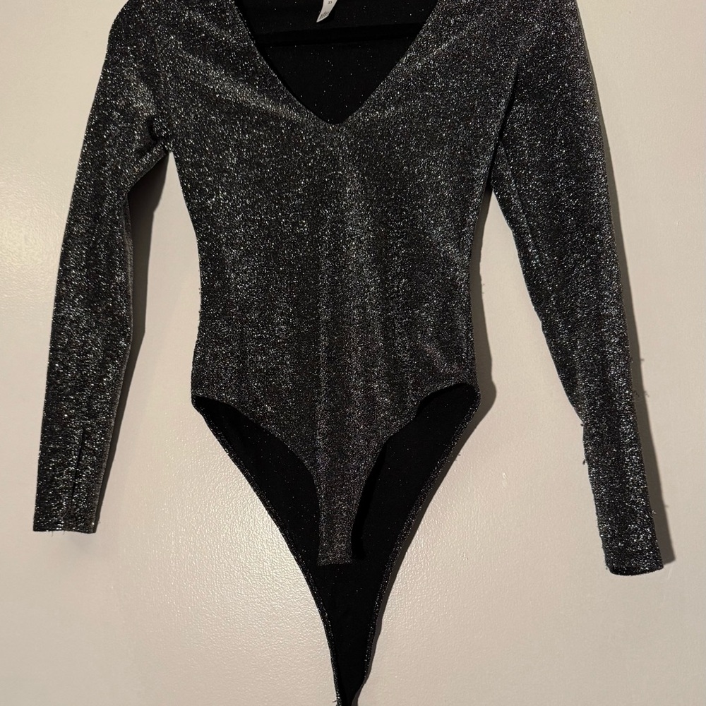 Leith Black Long Sleeve Bodysuit with V-Neckline